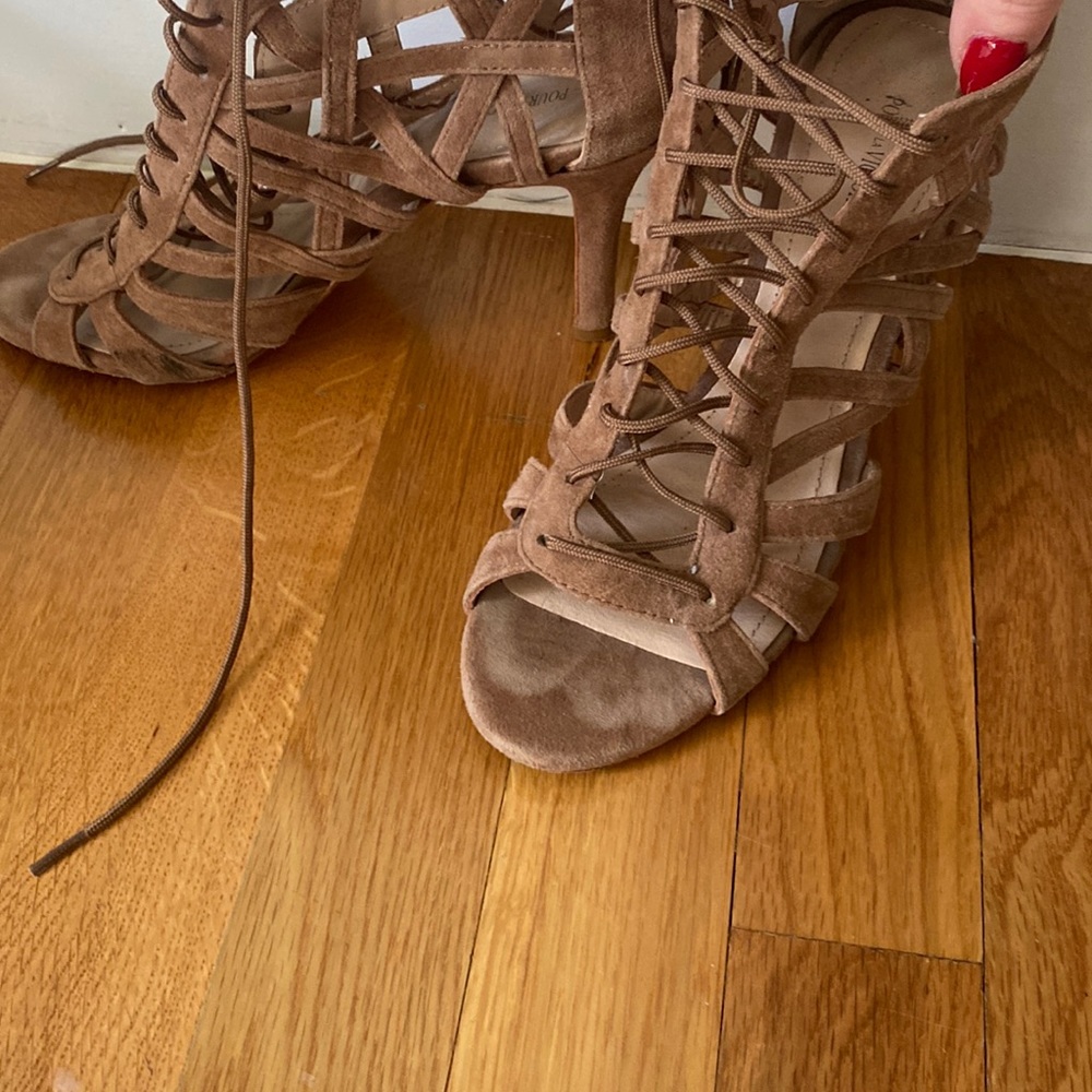 Pour la Victoire heels